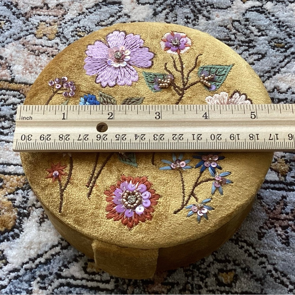 Handmade Embroidered Jewelry Storage Box - Picture 7 of 8